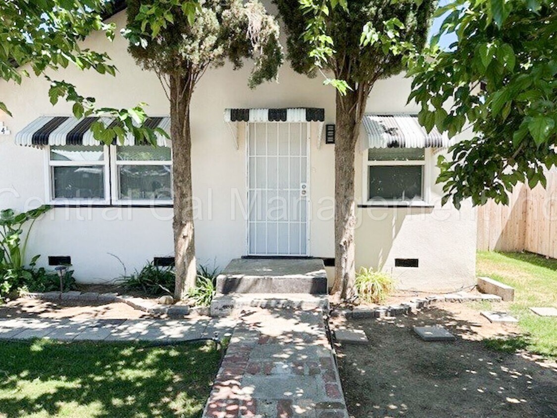 Primary Photo - 2 Bedroom/1 Bath Home - $1425 Per Month!