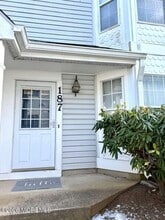 Building Photo - 187 Tulip Ln