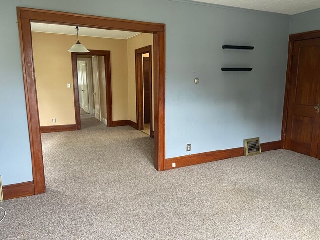 Building Photo - 39 Somerton Ave