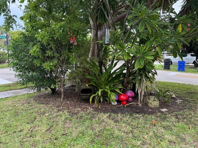 Building Photo - 1101 NE 14th Ave