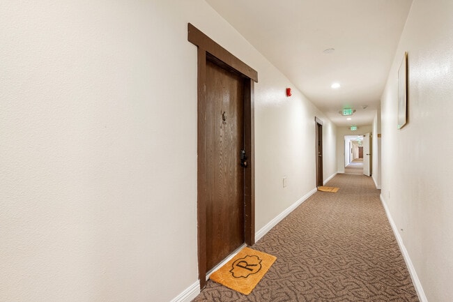 Foto del edificio - 310 N Jackson St