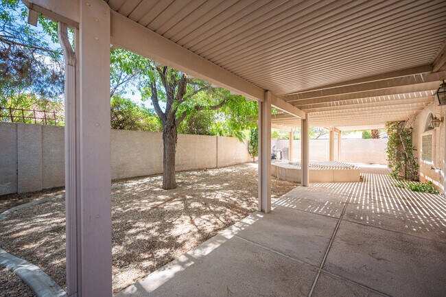 Foto del edificio - 8633 Copper Mountain Ave