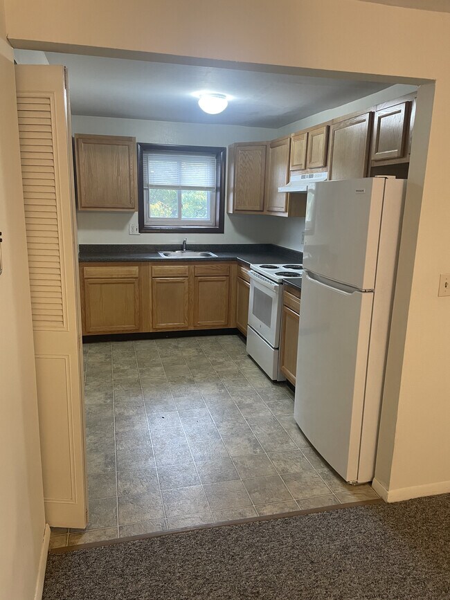 Foto del edificio - Hilltop Garden Apartments