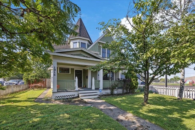 1914 E Mission Ave