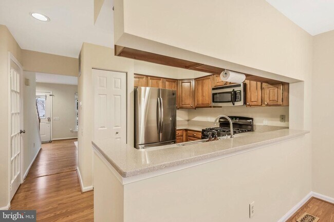 Foto del edificio - 6610 Cypress Point Rd