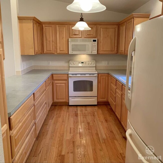 Building Photo - 2550 Custer Dr