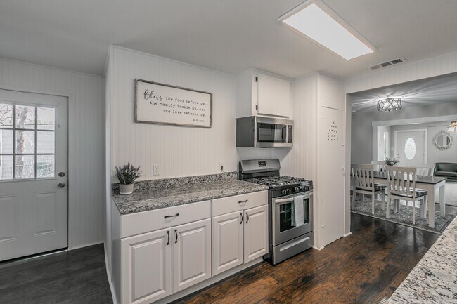 Building Photo - 2617 Marigold Ave