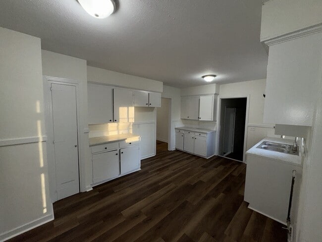 Building Photo - 3147 Shirley Dr