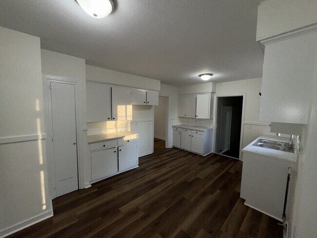 Foto del edificio - 3147 Shirley Dr