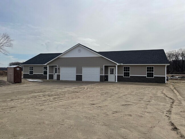 Foto del edificio - 14053 Dixon Rd