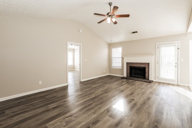 Building Photo - 939 Maple Leaf Ridge