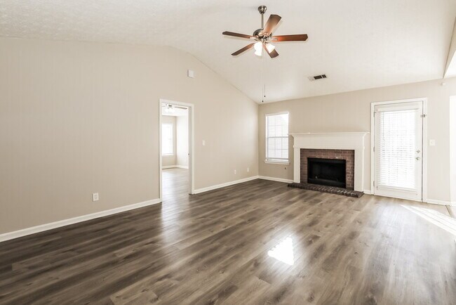 Foto del edificio - 939 Maple Leaf Ridge