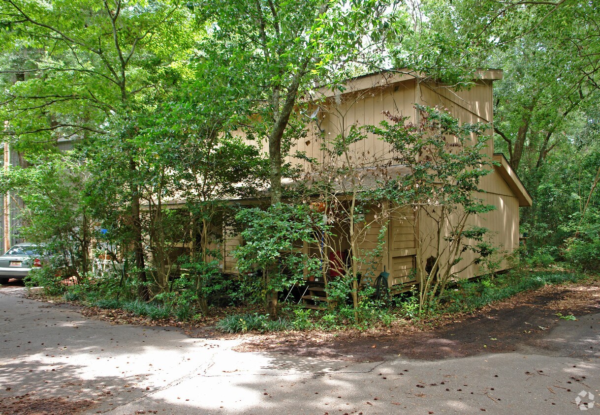 Building Photo - 303 Vantage Point Ln