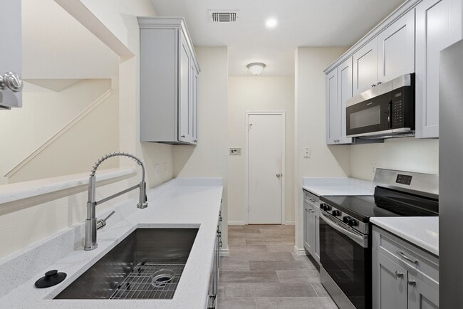 Building Photo - 2978 Holly Hall St