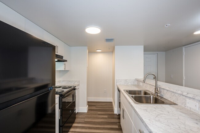 2 habitaciones, 2 baños, 898 pies cuadrados. - Ernie Martin Villas