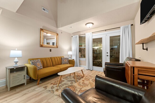 Building Photo - Unfurnished or Furnished 2 bedroom 2 bath Condo/Apartment in a Gated Community,  Blue Eye, MO,  N...