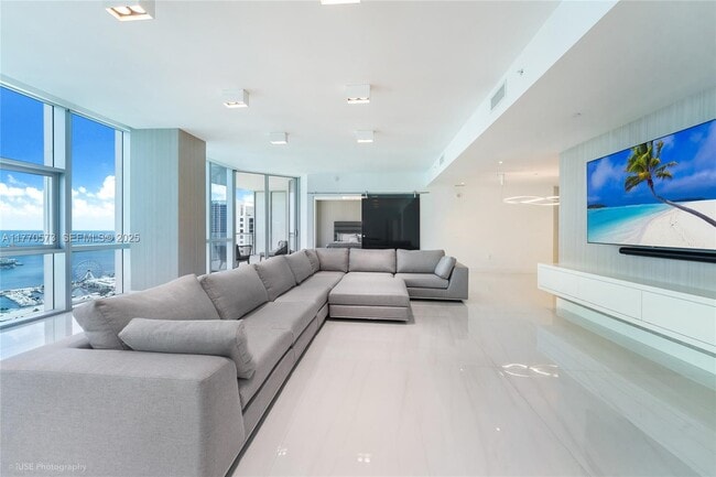 Building Photo - 851 NE 1st Ave