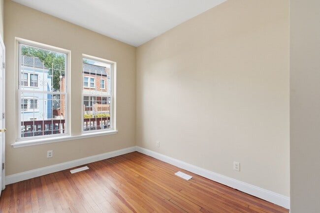 Building Photo - 720 Gresham Pl NW