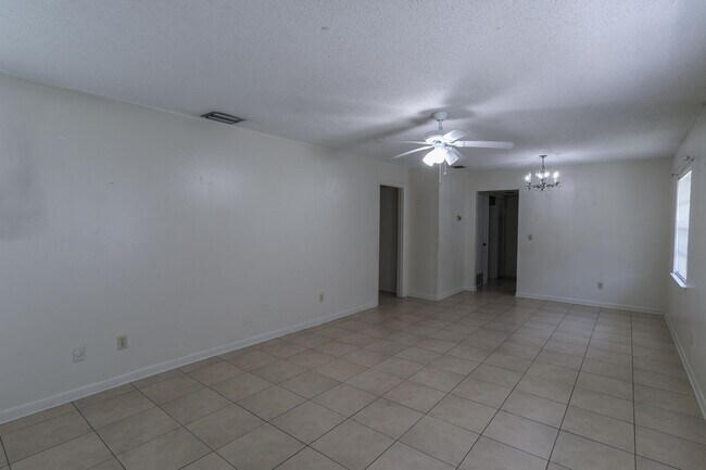 Foto del edificio - 4219 Parkside Dr
