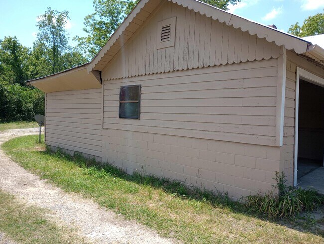 Building Photo - 1869 West Cordova Rd