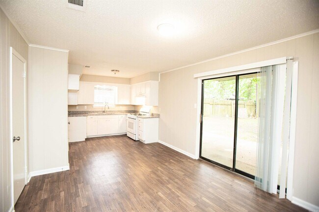 Building Photo - 35 Southern Oaks Dr