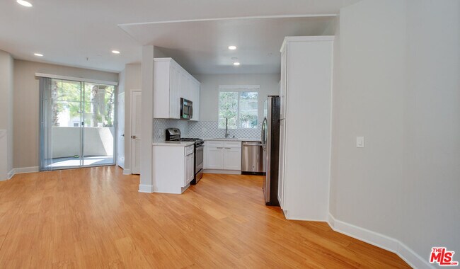 Foto del edificio - 5557 W 6th St