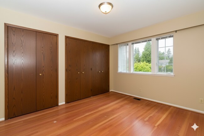 Photo du bâtiment - 3894 Triumph St