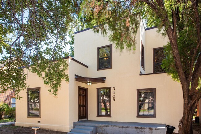 Building Photo - Renting for 2026-2027   4 Bedroom/2 Bath T...