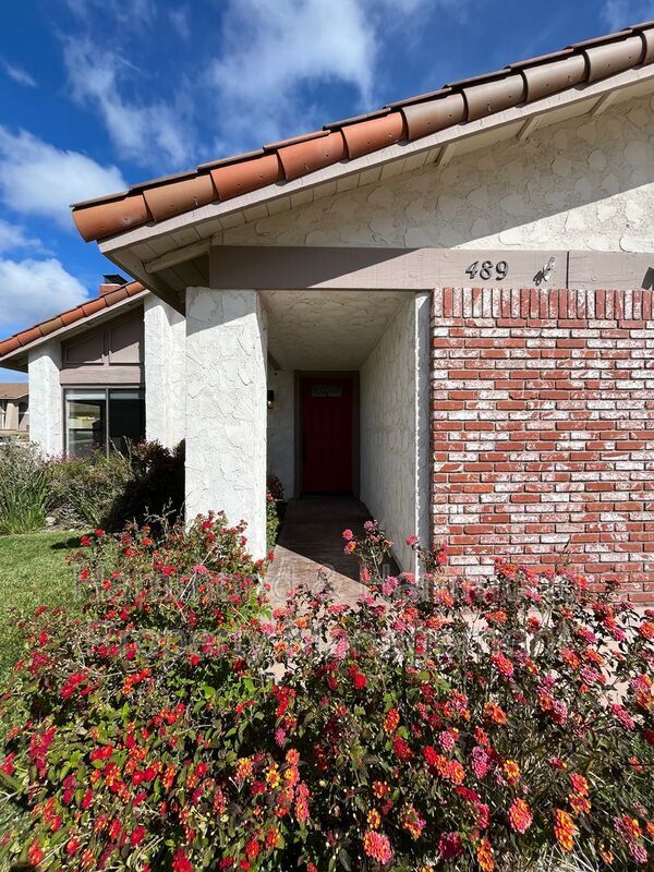 Foto del edificio - 489 Knollwood Dr