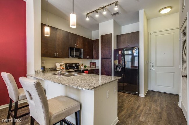 Building Photo - 1 br, 1 bath Apartment - 804 Sandman St 139