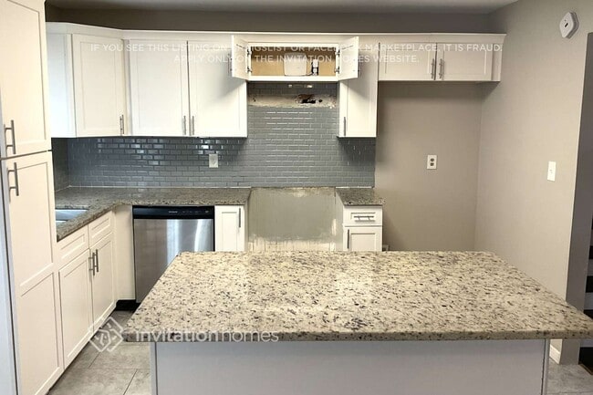 Building Photo - 2132 Rosewood Rd