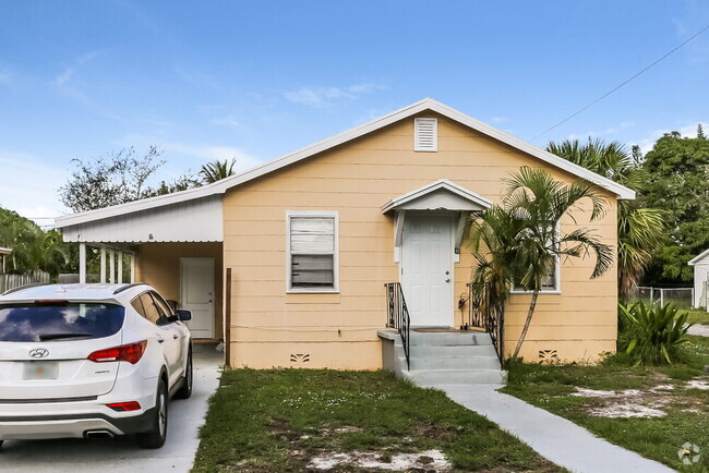 Building Photo - 831 C St