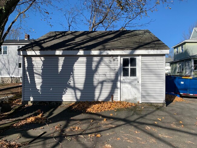 Foto del edificio - 468 Massasoit Rd