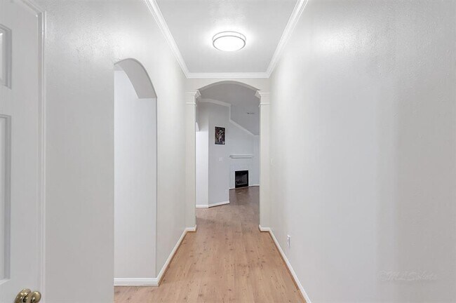 Foto del edificio - 8011 Kenwell Dr