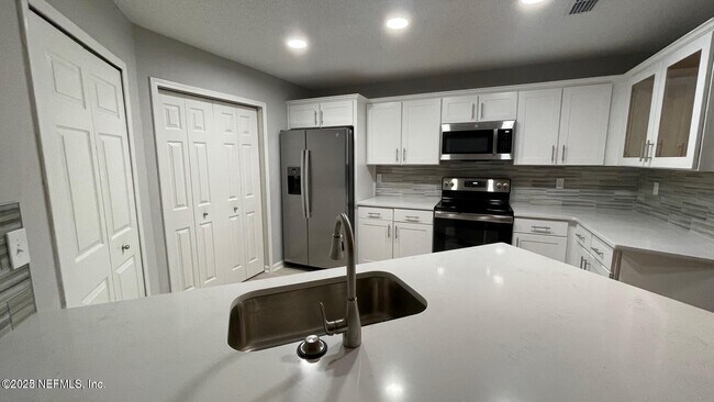 Foto del edificio - 800 Ironwood Dr