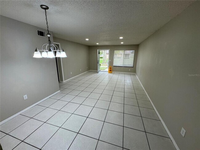 Foto del edificio - 725 Northlake Blvd