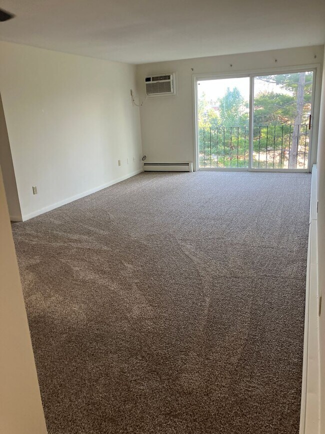 Building Photo - MARKETING SPECIAL - Sign a lease by 9/5 an...