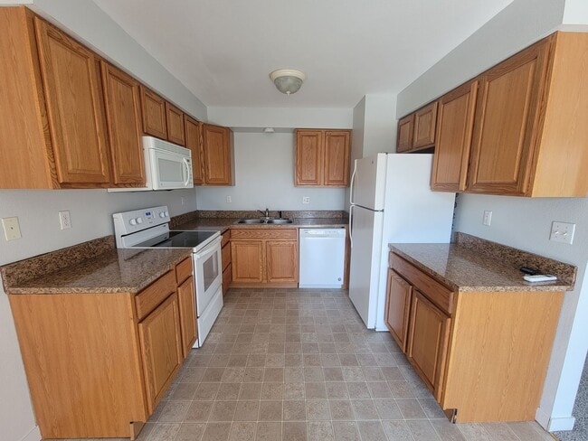 Foto del edificio - Updated 2-Bedroom Apartment with Pool, Bal...