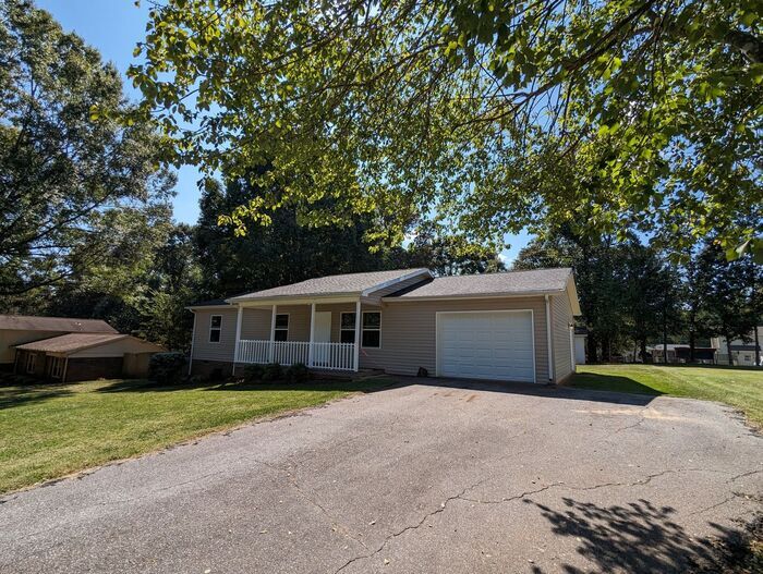 Primary Photo - 3BD/2BA Home in Hickory