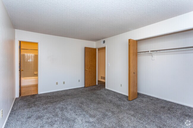 2HAB, 2BA - 1,025 ft² - Palmetto Club Apartments