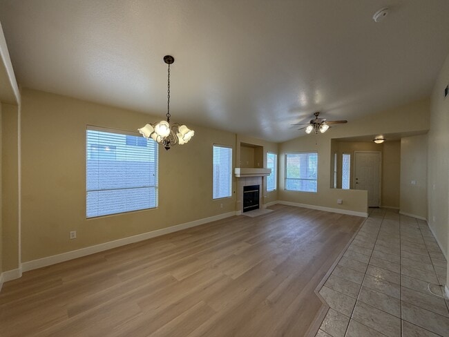 Foto del edificio - 3317 Moon River St