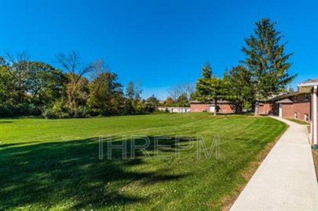 Foto del edificio - 284 Powell Cir