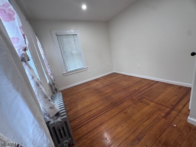 Foto del edificio - 182 Greenbrook Rd