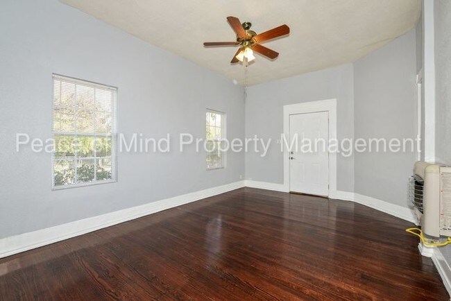 Building Photo - 128 Park Ct, San Antonio TX 78212