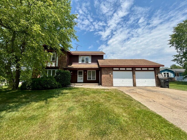 Foto del edificio - Countrywood Court SE 4544-4546