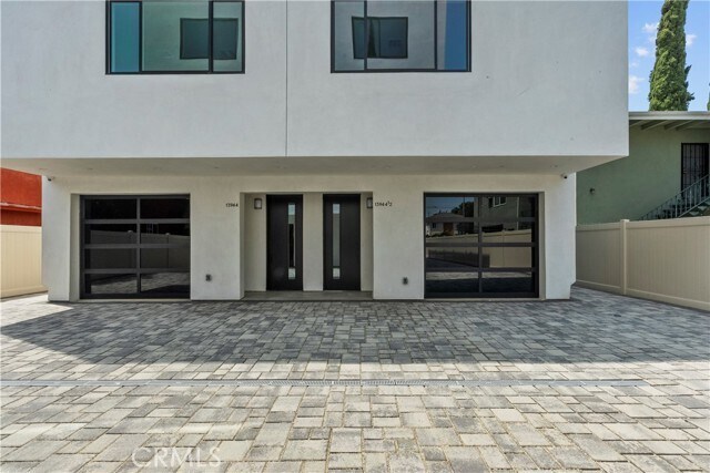 Building Photo - 13944 Vanowen St