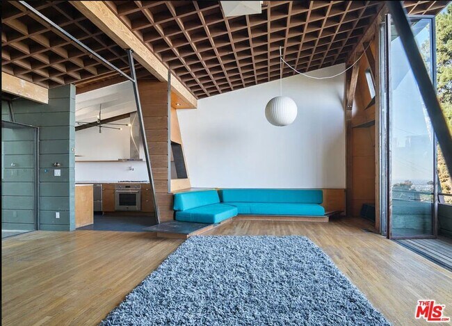 Foto del edificio - 8663 Nash Dr