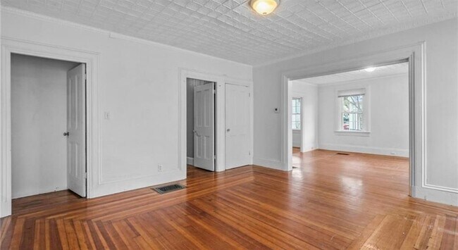 Building Photo - 65 Arnold St
