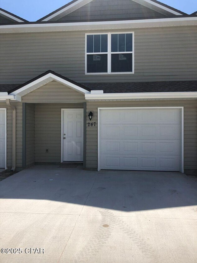 Foto principal - 247 Callaway Chase Ln