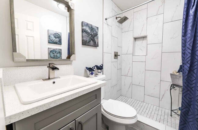 Custom shower - 339 Tin St